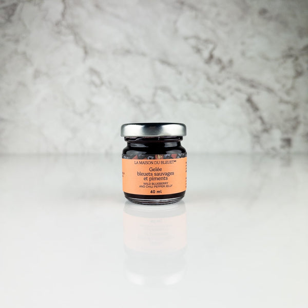 Geleé de bleuets sauvages et de piments en pot de 40 ml fait par La Maison du Bleuet