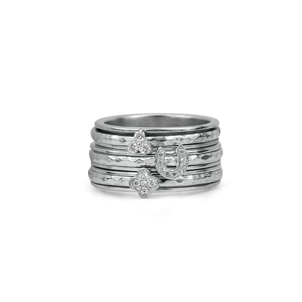 Bague de méditation Dew – MeditationRings – exemple de superposition avec d’autres bagues