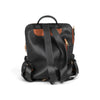 Sac à dos Maison Taïga noir et cognac avec bretelles ajustables et détails en métal doré, vue arrière.