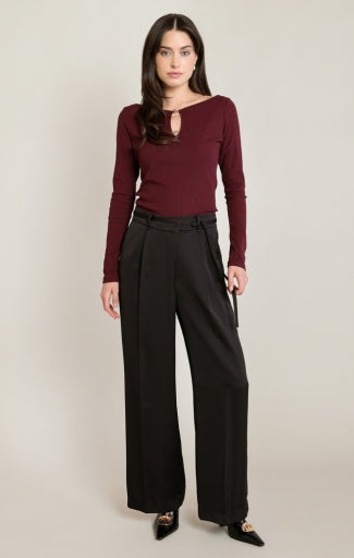 KEYHOLE TOP