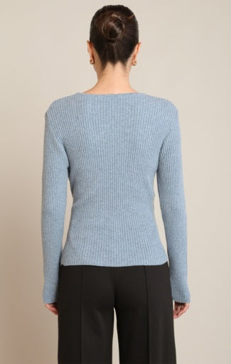 BUCKLE KNIT TOP