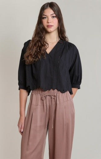 EMBROID V-NECK BLOUSE