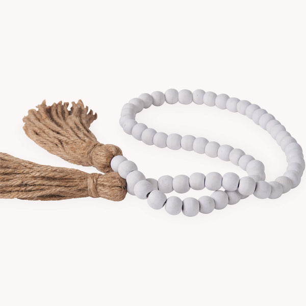 Décoration à perles de bois et doubles glands – Blanc et jute – Pokoloko