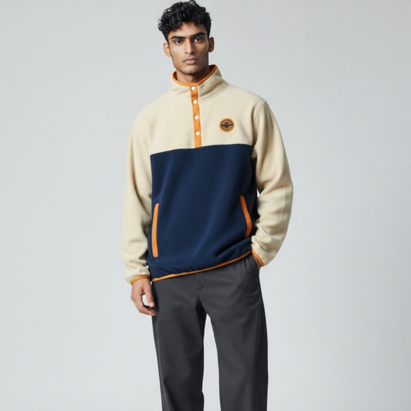 Homme avec Polar Retro Beige et Bleu Marine