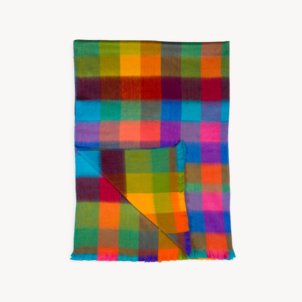 Jeté à franges en mélange d’alpaga – Carreaux multicolores – Pokoloko