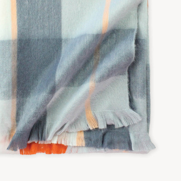 Grand jeté en mélange d’alpaga – Carreaux sienne et gris – Pokoloko