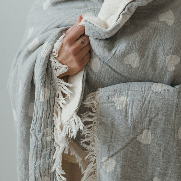 Jeté Have a Heart doublé en molleton – Gris – Pokoloko