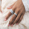 Bague de méditation Beloved – MeditationRings – portée au doigt