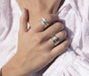 Bague de méditation Eden – MeditationRings – portée au doigt