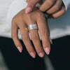 Bague de méditation Heaven – MeditationRings – portée au doigt