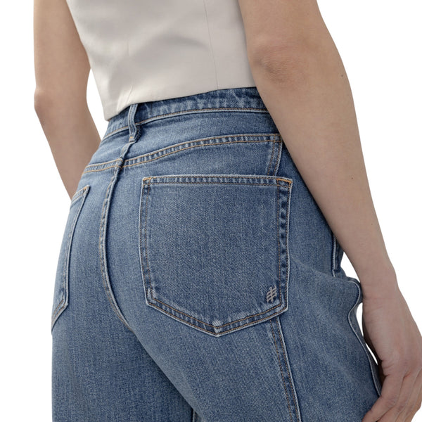Vue arrière du jean taille haute La Maison du Bleuet Isbister en denim indigo moyen avec poches classiques