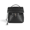 Sac à dos Maison Taïga en cuir végan noir grainé avec fermoir métallique argenté, design urbain et compact.