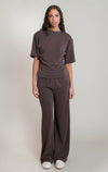Pantalon à jambe large Dex, coloris brun doux, vêtement porté en tenue