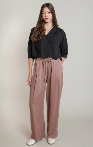 EMBROID V-NECK BLOUSE